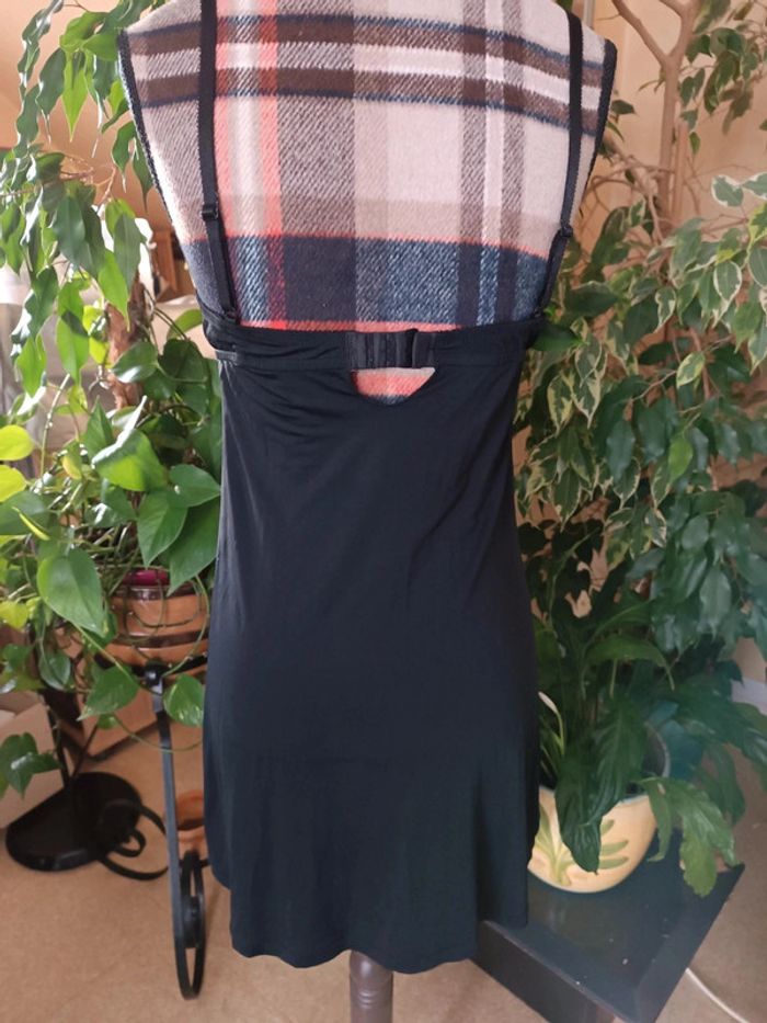 Nuisette rouge et noire - photo numéro 3