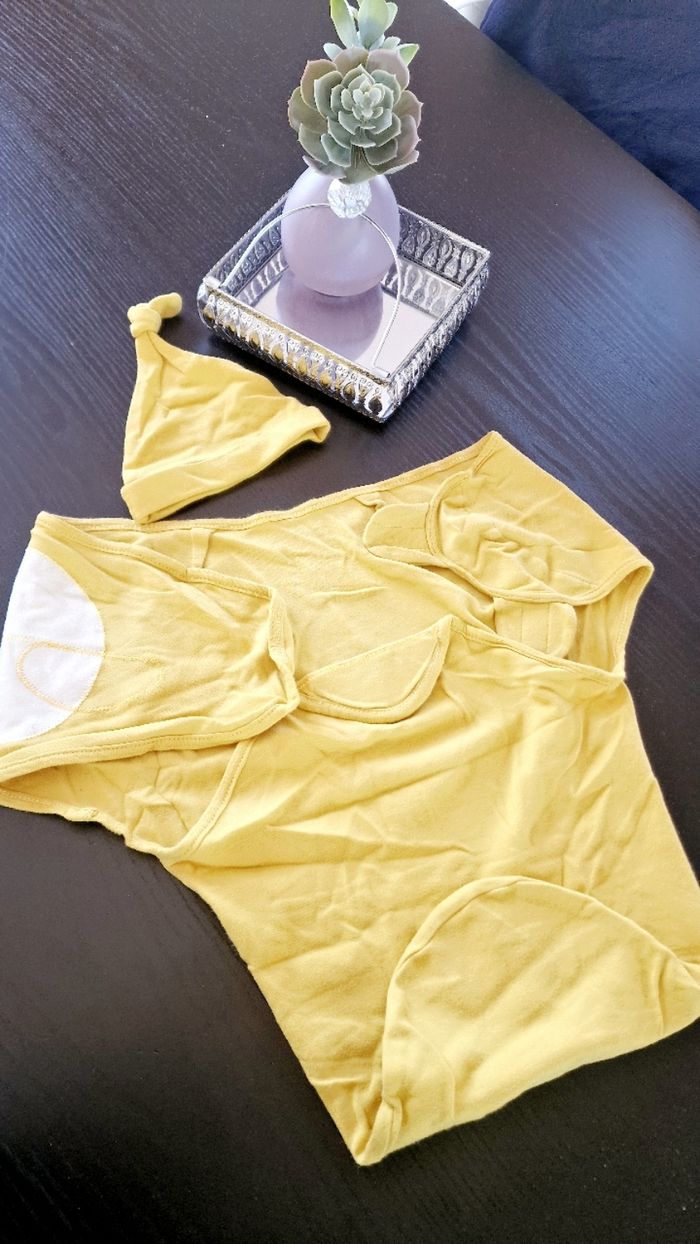 Couverture d'emmaillotage bébé avec bonnet