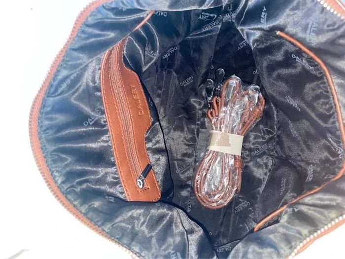 Petit sac à main avec anses classe élégant en cuir marron avec lanières - photo numéro 6