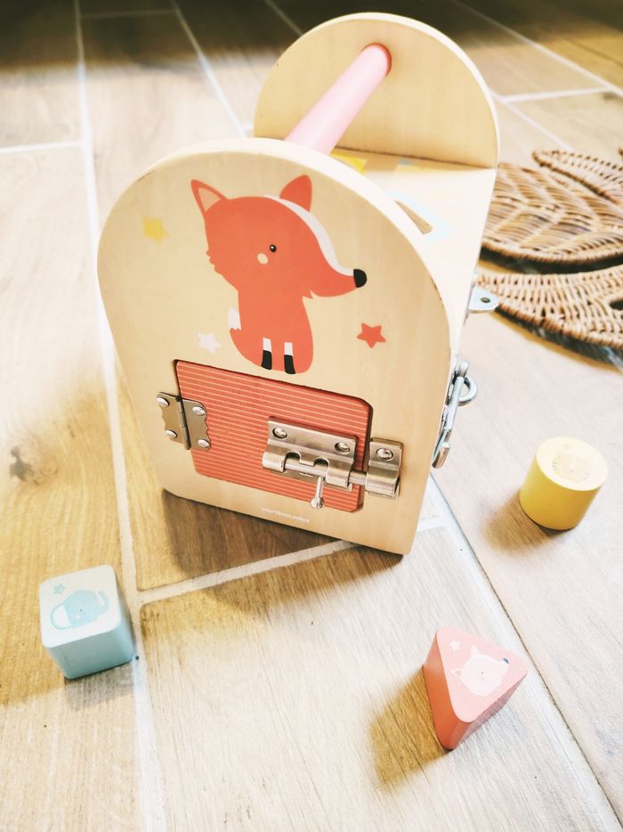 🏠Maison 2 en 1 en bois multi activités boîte à formes et verrous marque Vertbaudet - photo numéro 4