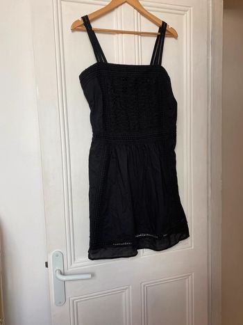 Robe noir broderies