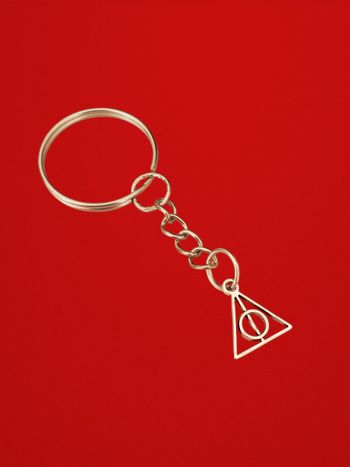 Porte clé argenté harry potter relique de la mort
