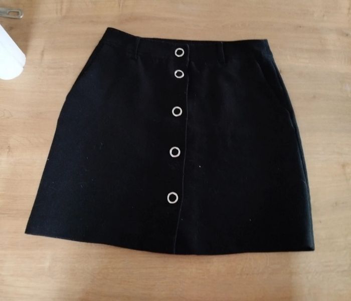 Jupe noire - photo numéro 3