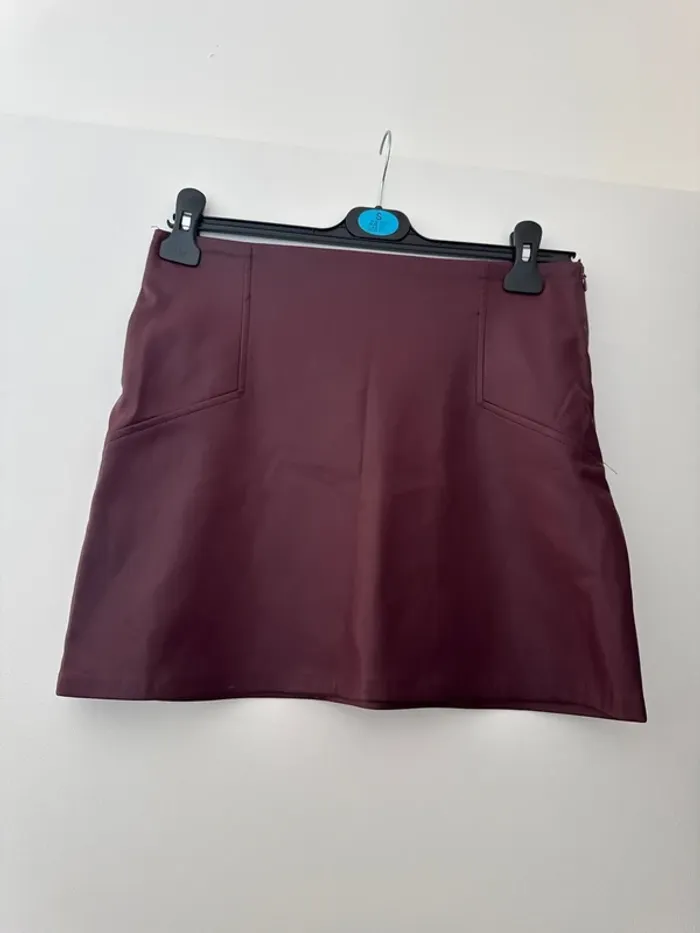 Minijupe en similicuir synthétique bordeaux Primark