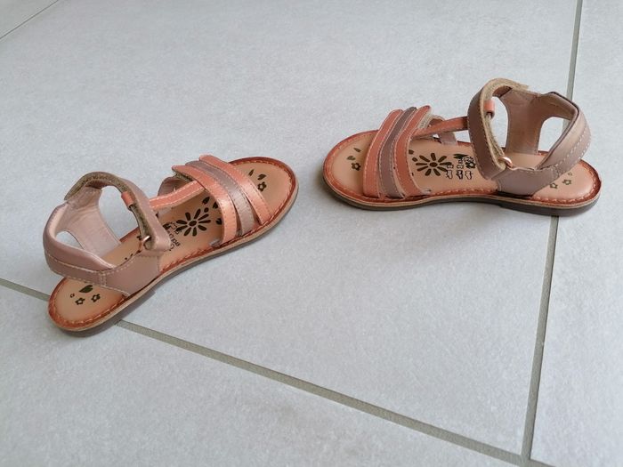 Très jolies 😍 sandales 'Kickers' - photo numéro 8