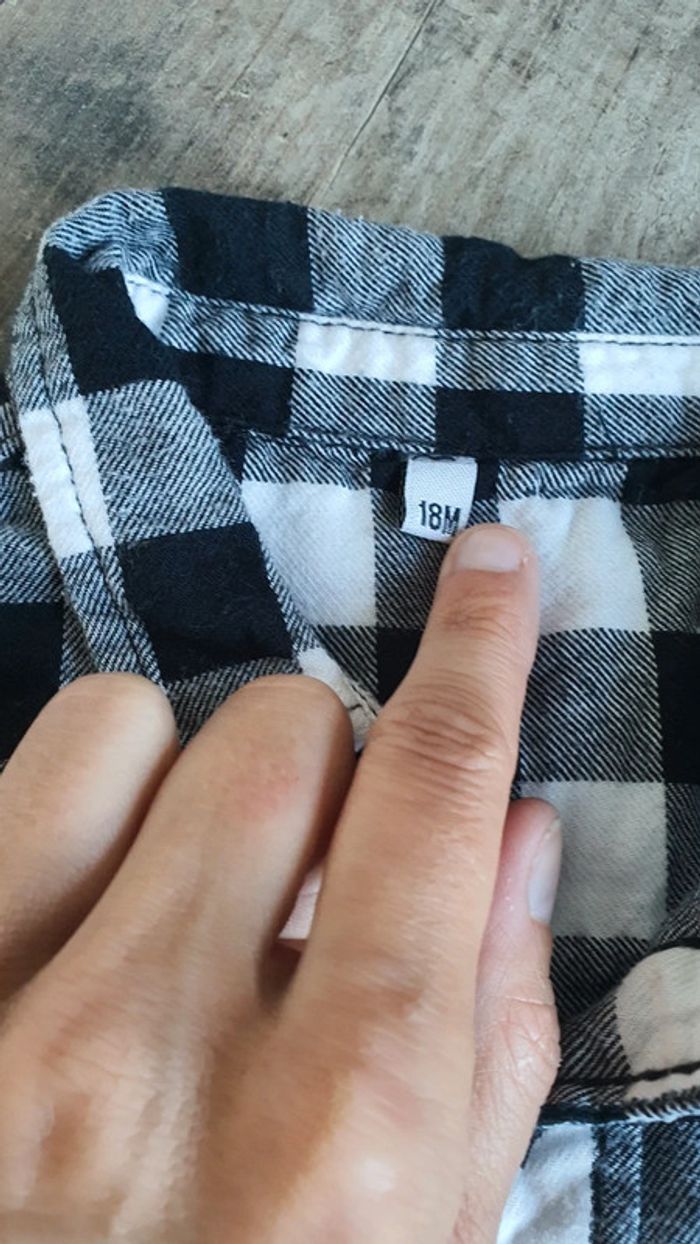 Chemise 18 mois en très bon - photo numéro 2