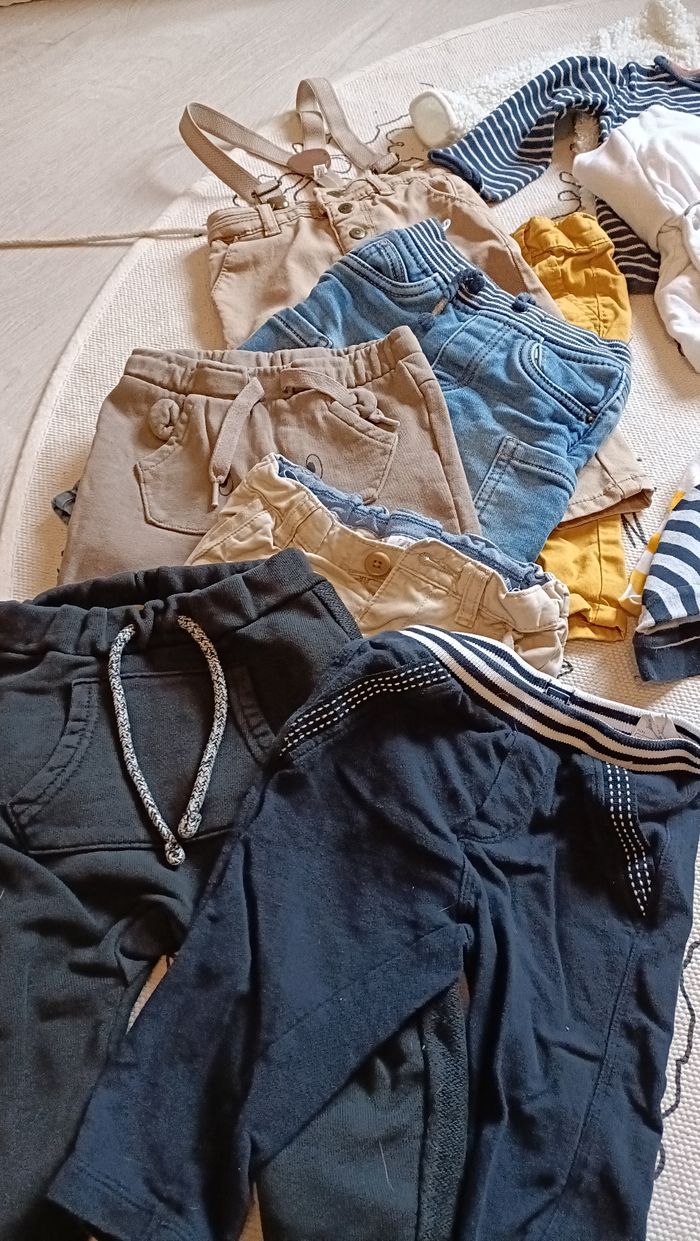 Lit de vêtements 9 mois - photo numéro 2