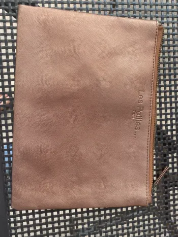 Pochette neuve grande pochette dorée