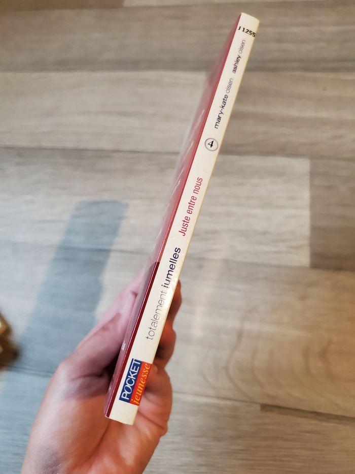 Livre totalement jumelles - photo numéro 3