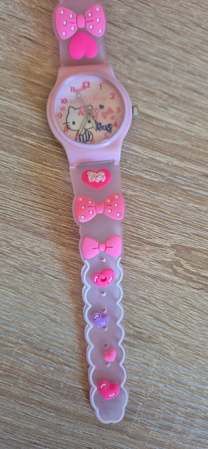 Montre fantaisie enfant Hello kitty. - photo numéro 5
