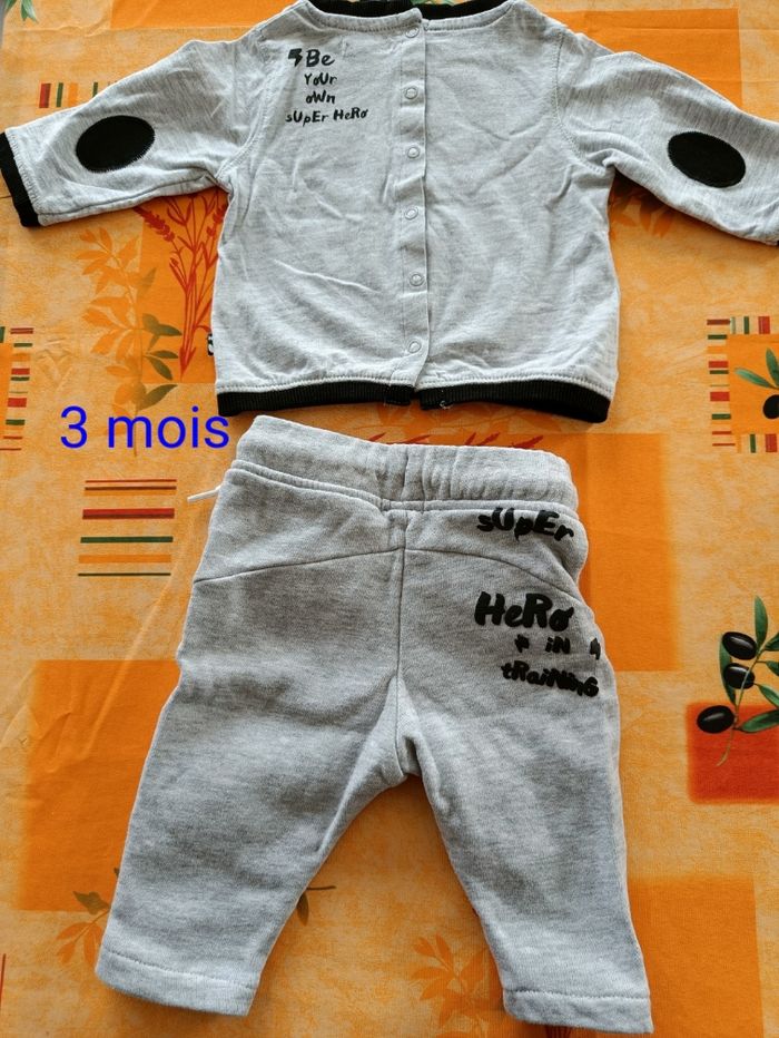Ensemble pantalon et tee-shirt Kiabi tbe 3mois - photo numéro 2