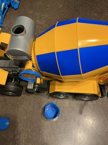 Camion bétonnière en plastique Bruder