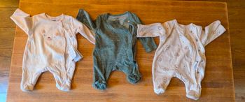 Lot de trois pyjamas naissance 