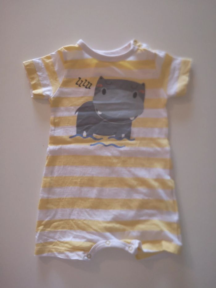 Combishort pomette 6 mois neuve