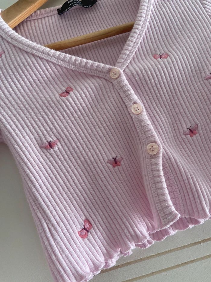 Magnifique gilet court rose brodé papillons bershka - photo numéro 2