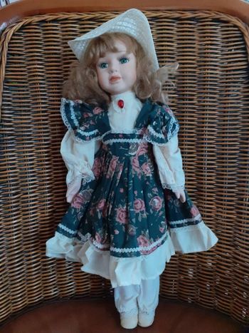 poupée de collection vintage en porcelaine