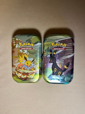 Lot de 2 Mini Tins Pokémon EV8.5 – Noctali et Voltali scellés