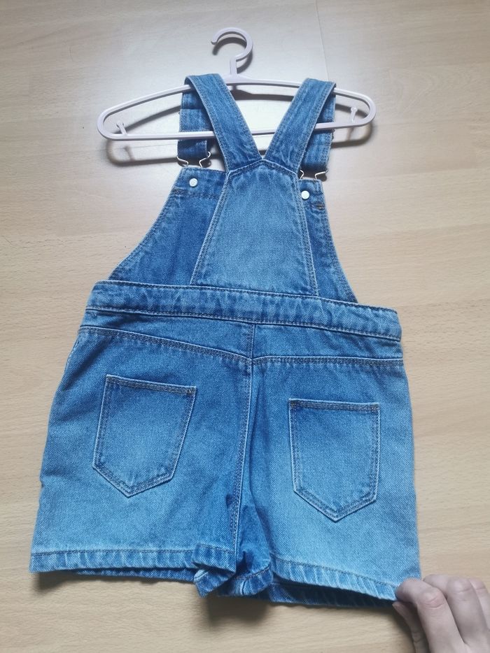 Salopette short en jean neuve kiabi 3 ans - photo numéro 3