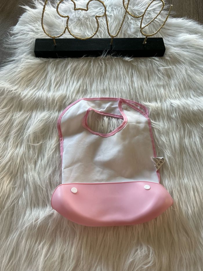 Très beau bavoir en plastique 🥰 - photo numéro 4