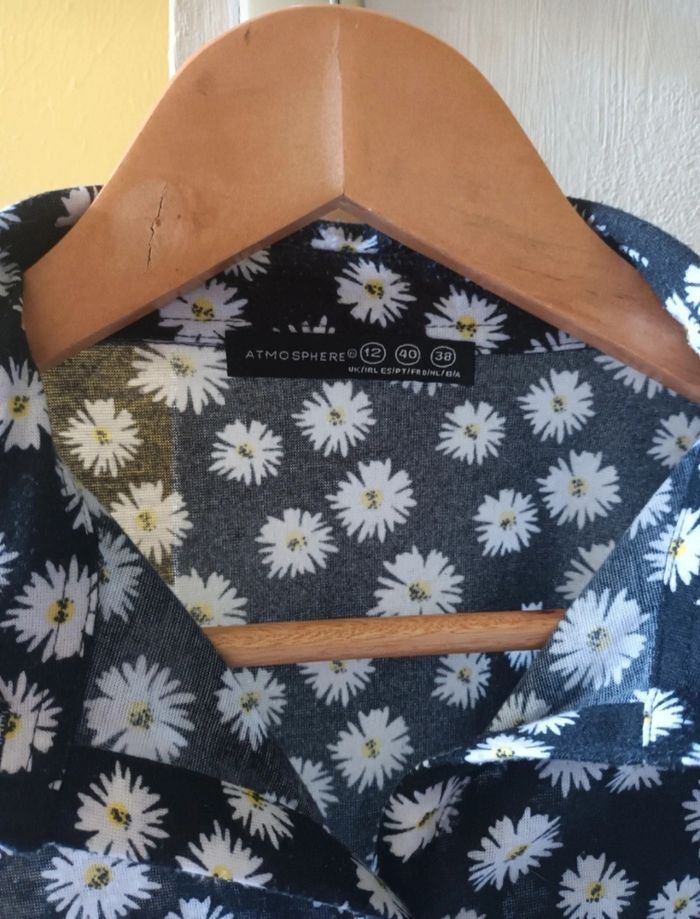 Haut Noir Femme avec des Motifs Fleuris Blancs | Look Estival & Bohème 🌼🌾 - photo numéro 5