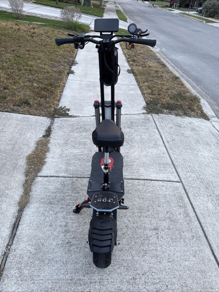 Trottinette électrique pliable pour adultes, 5600 W, 60 V, 38 Ah, 80 km/h, avec double moteur et pneus route de 30 cm. - photo numéro 4