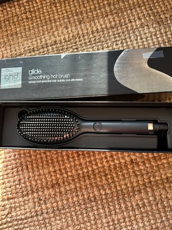 Brosse lissante chauffante GHD