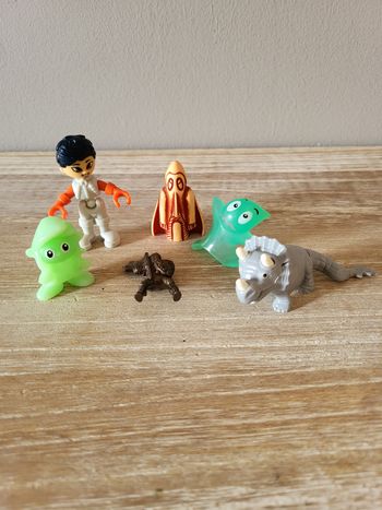 Lot de 6 figurines Kinder différentes séries