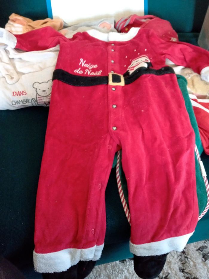 Lot de 8 pyjamas + 1 body + 1 bavoir 18mois - photo numéro 2