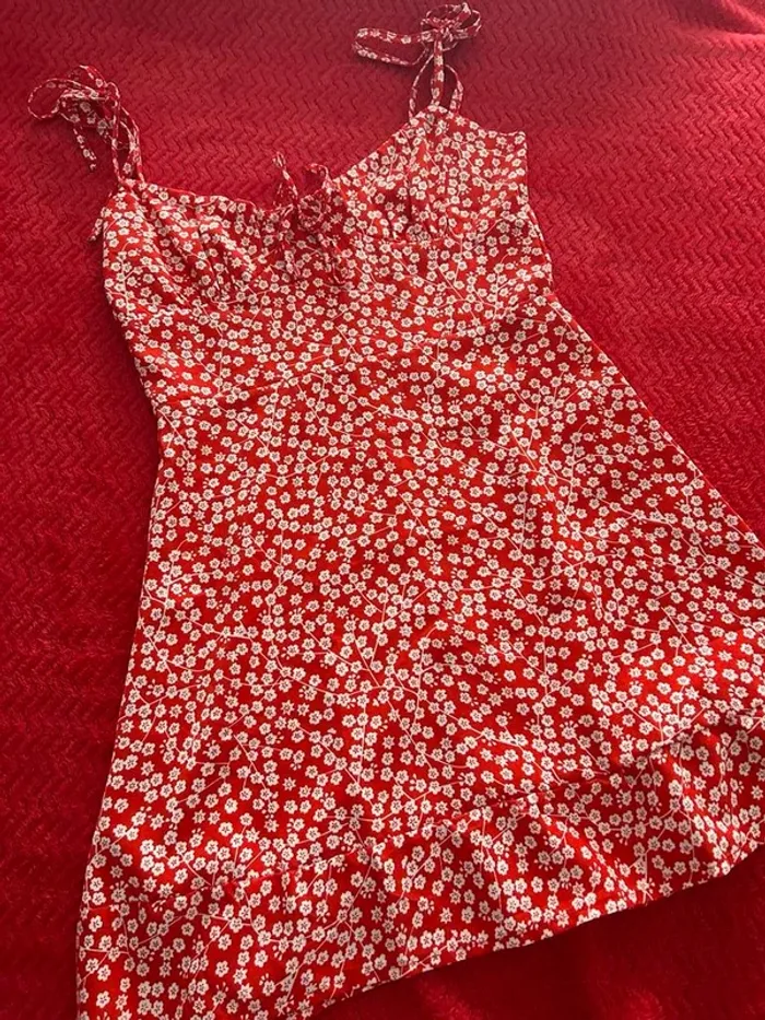 Robe courte rouge - photo numéro 2