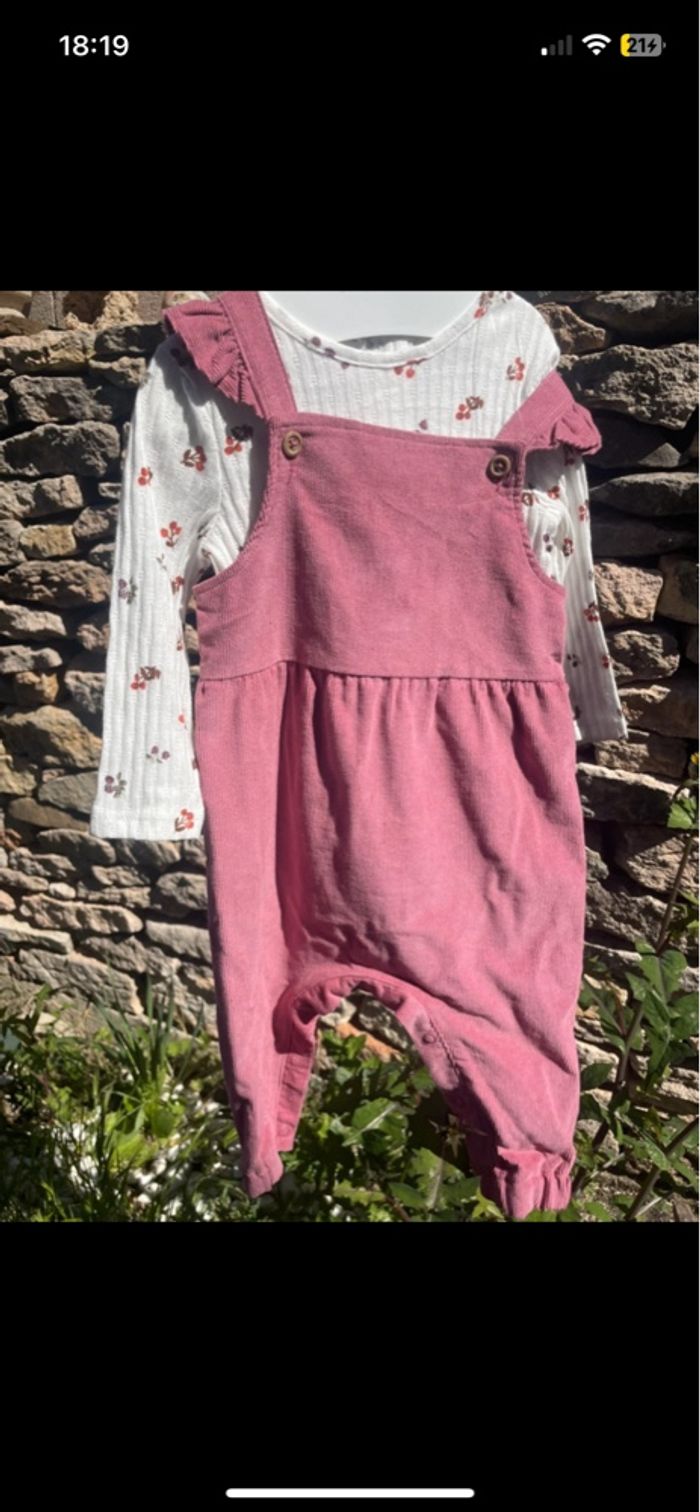 Ensemble salopette côtelé framboise et tee shirt manche longues fleuri bébé - photo numéro 2