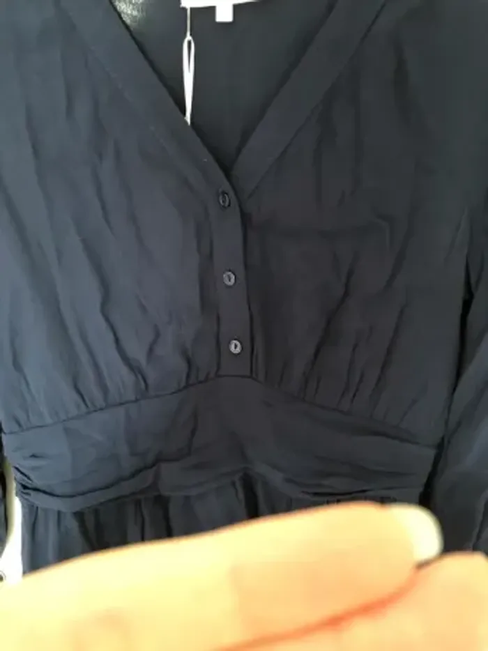 Robe bleu marine serrée à la taille et évasé en bas - photo numéro 5