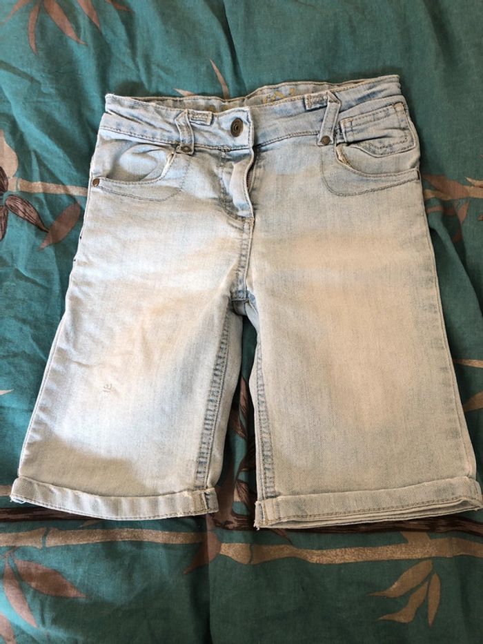 Short en jeans effet usé taille 9 ans