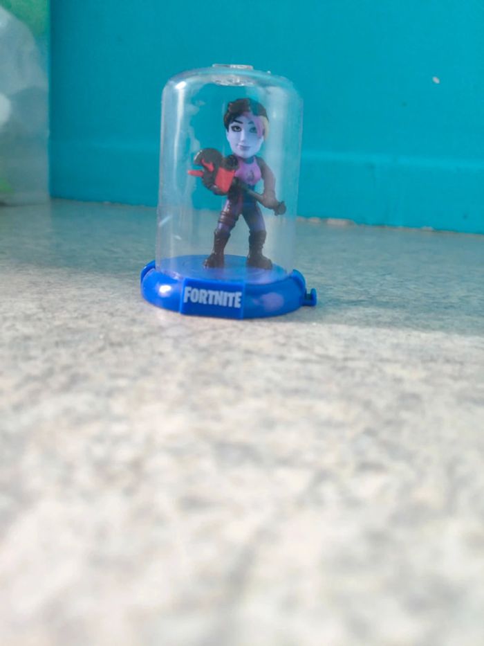 Figurine fornite