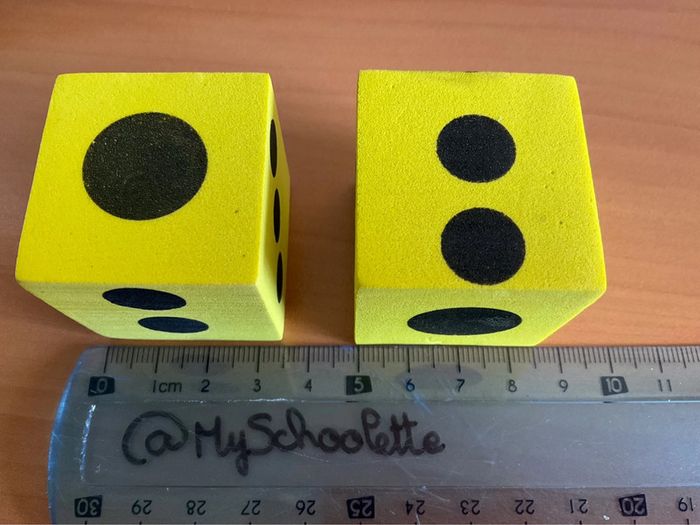 lot de 2 gros dés en mousse - photo numéro 5