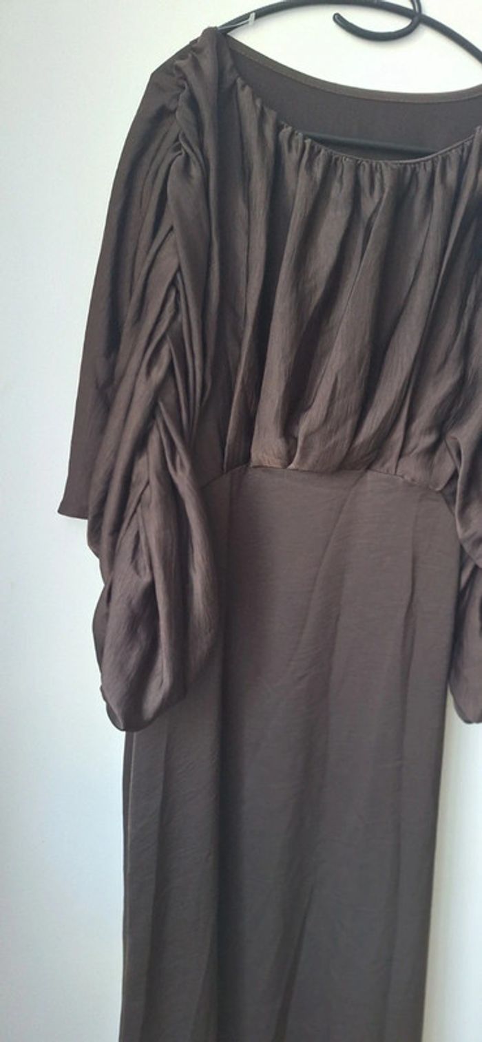 Jolie Robe longue marron à manches longues bouffantes - photo numéro 2