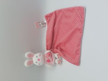Doudou peluche lapin blanc rose SHIMA Lucky Bunny mouchoir pois carreaux TTBE