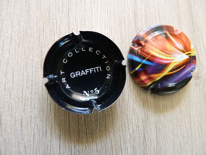 Plaque muselet couleurs champagne graffiti 2 capsules collection vin cuisine - photo numéro 3