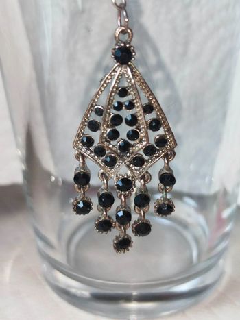 🌺 Pendentif fantaisie métal argenté vieilli et strass noirs