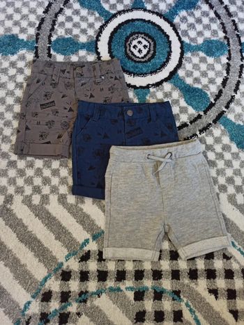 Lot 3 shorts NEUFS - 6 mois