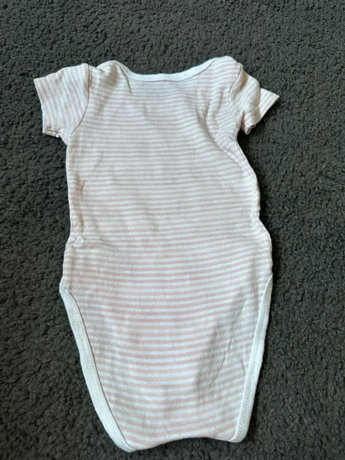 Bodies 9 mois - photo numéro 2