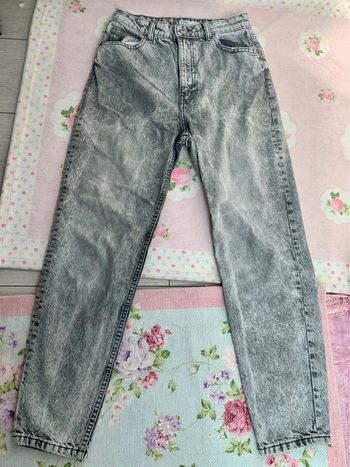 Jean mom gris Bershka