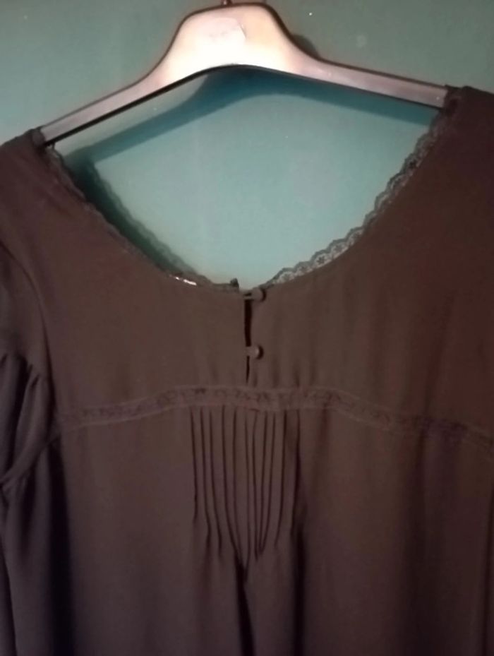 Robe chic en voile noir bordé dentelle - photo numéro 3