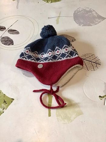 Très jolie Bonnet molletonné taille 6/12 mois marque Obaibi bordeaux gris bleu