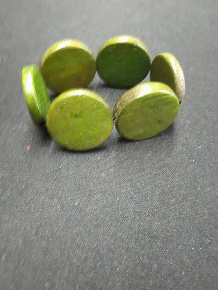 Bracelet en bois vert