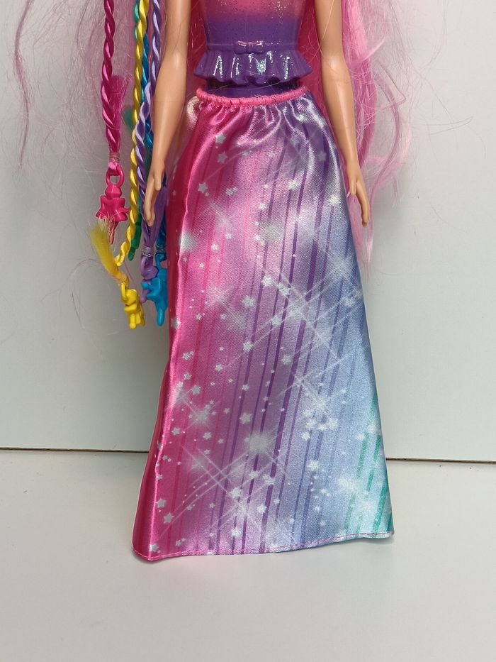 Poupée mattel barbie cheveux rose et tresses
Poupée et ensemble compris - photo numéro 3