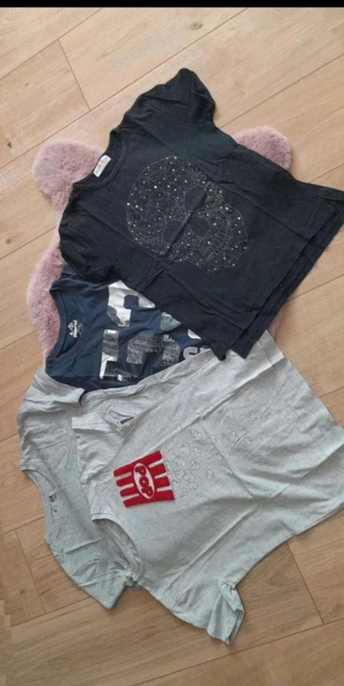 lot de T-shirt 8/ 9 ans + un débardeur