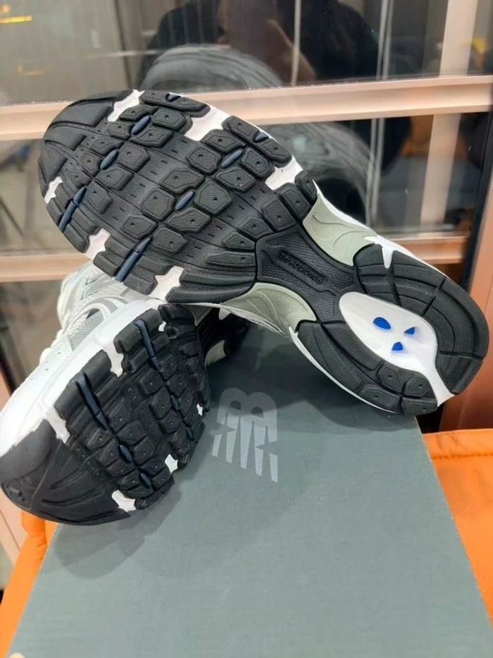 New Balance 530 Taille 42 - photo numéro 5