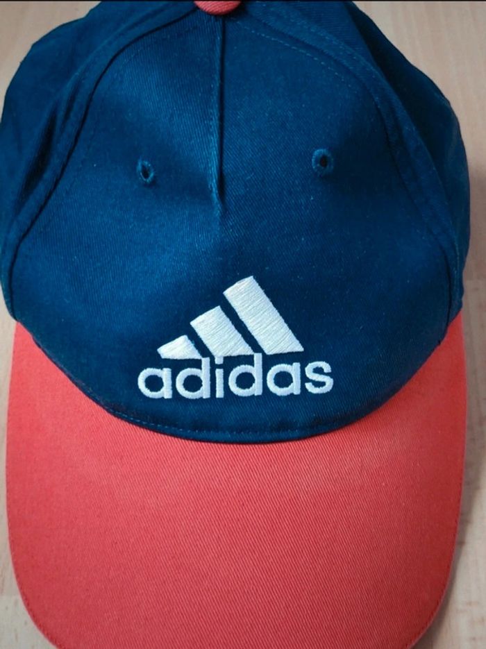 Casquette enfant Adidas Graphic bleu marine et rouge brodée - photo numéro 2