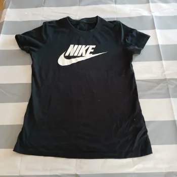 T-shirt nike