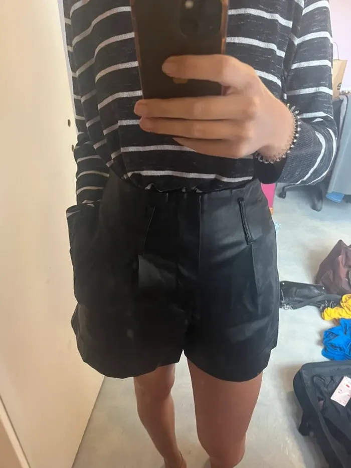 Short en cuir